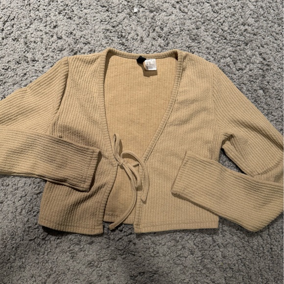 H&M long sleeve - Picture 1 of 4